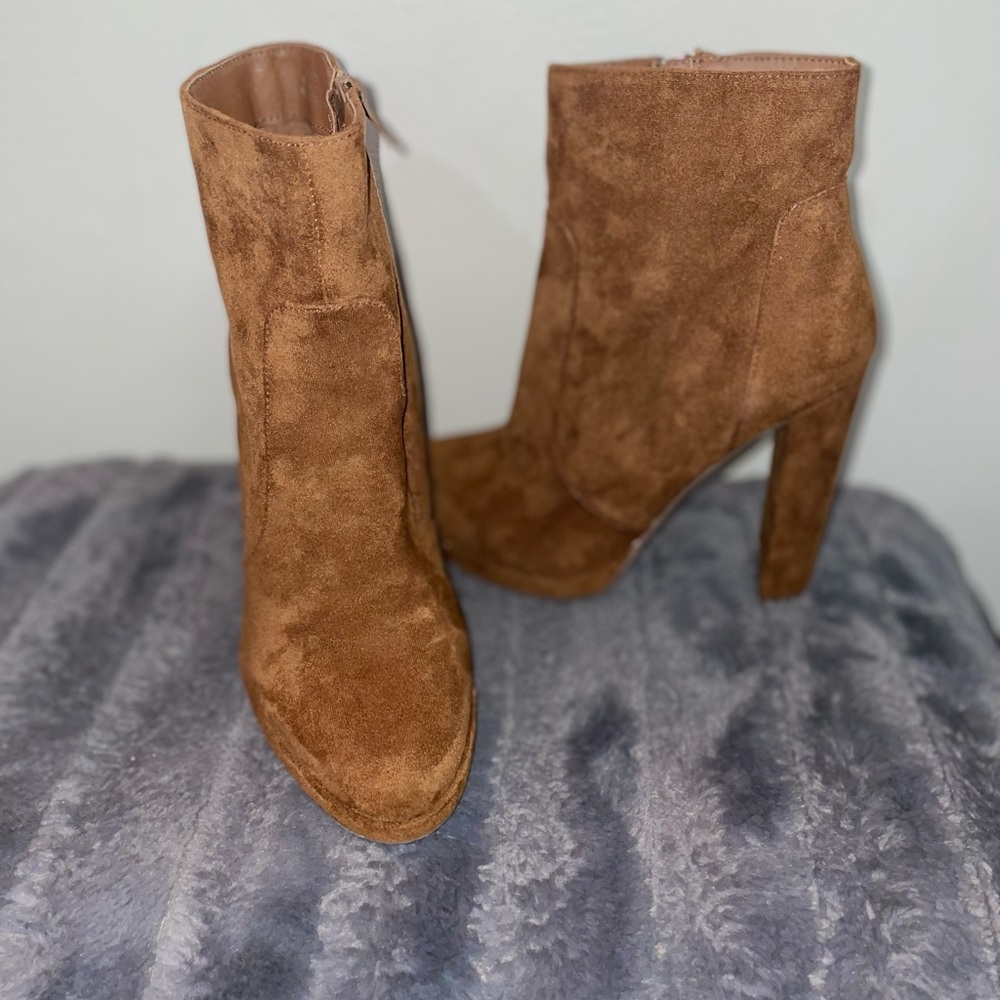 Taupe color